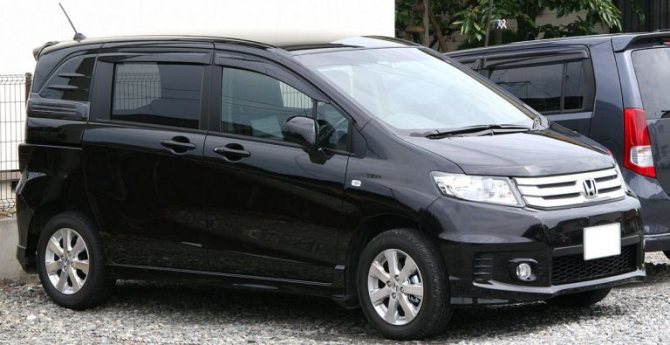 Honda Freed Spike Aero фото.